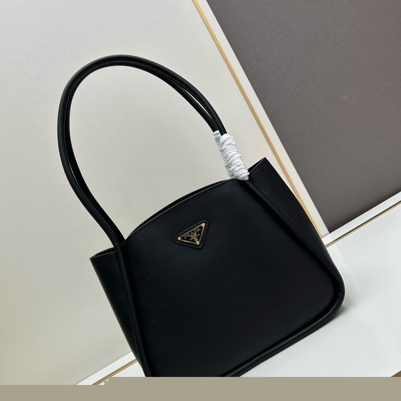 Pra*a shopping bags